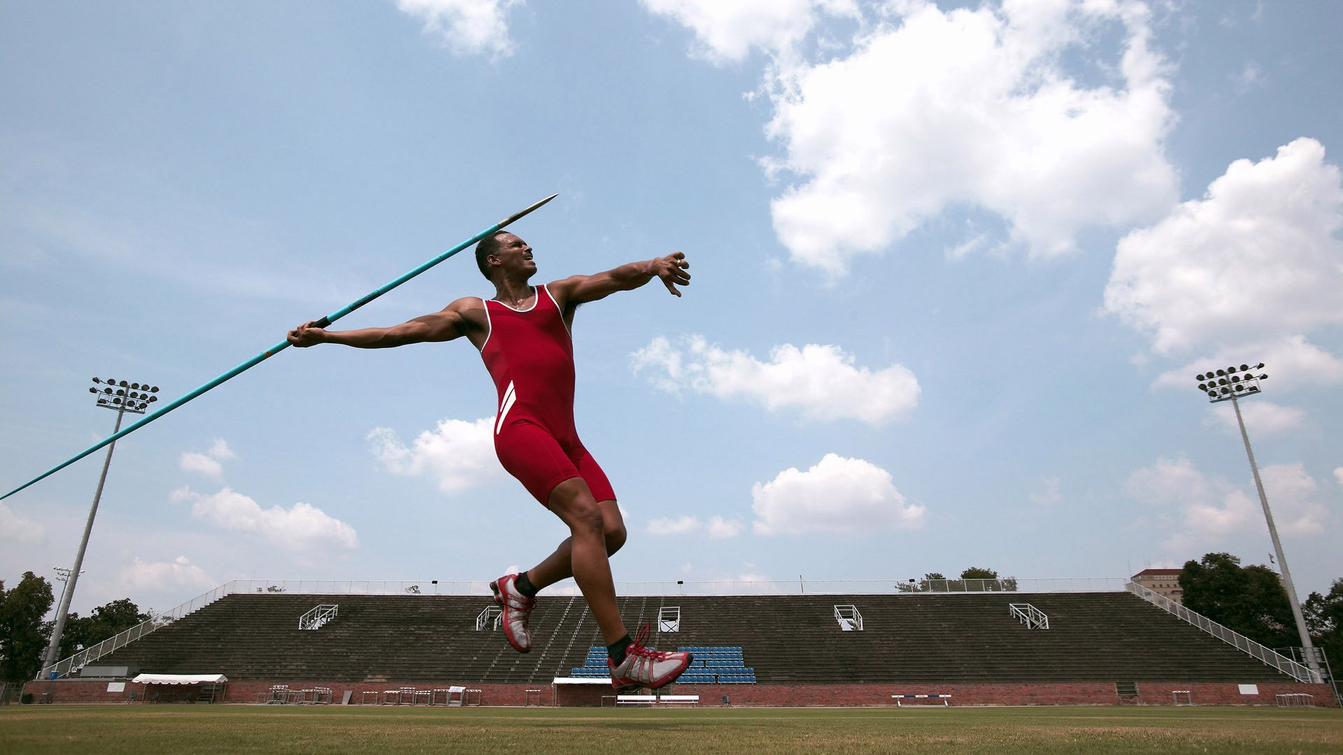 星空体育app官网-_万人空巷：城市马拉松迎来盛大盛况_，城市马拉松带来的福利已然超越了